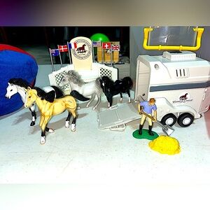 Y2K HORSE TOYS
